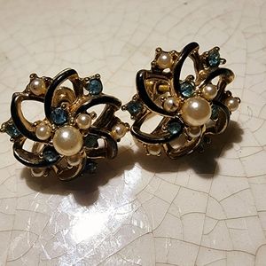 1960s Vintage faux pearl and aquamarine rhinestone screwback clip on earrings